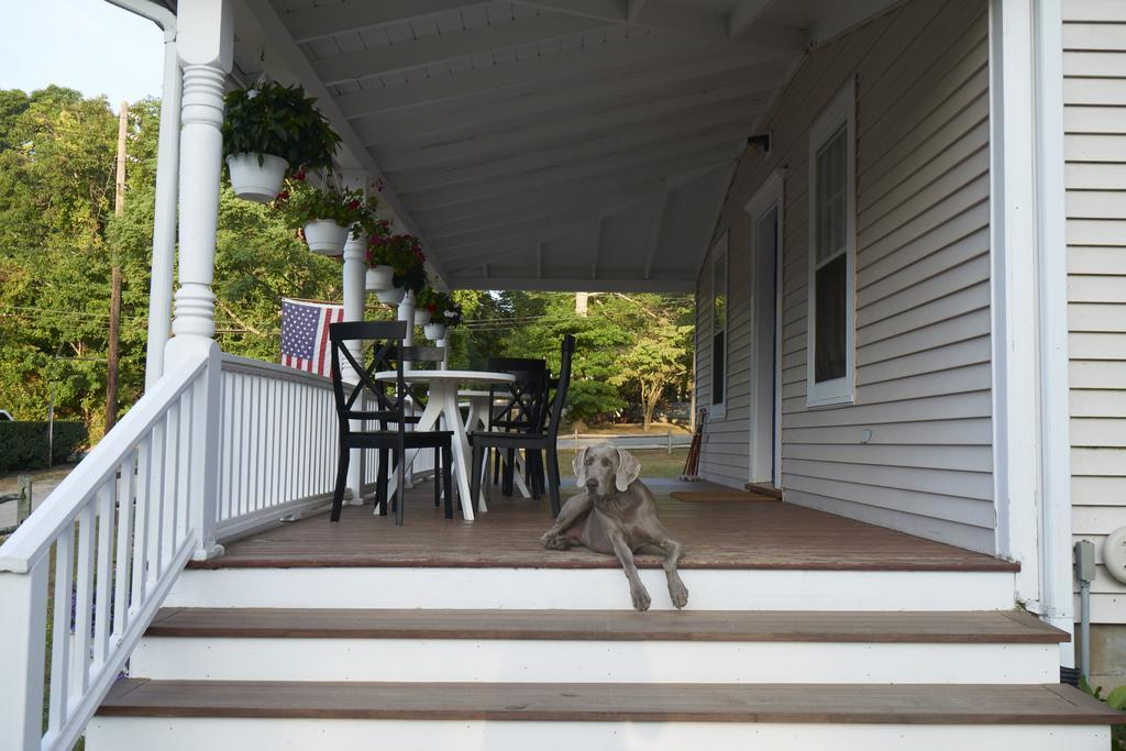 Seven Resort Style Inn Near Beach Shelter Island Heights Exterior photo